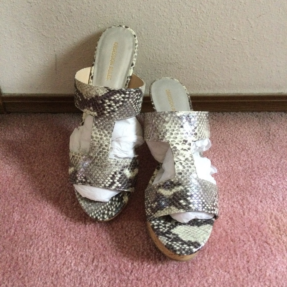 Sandles